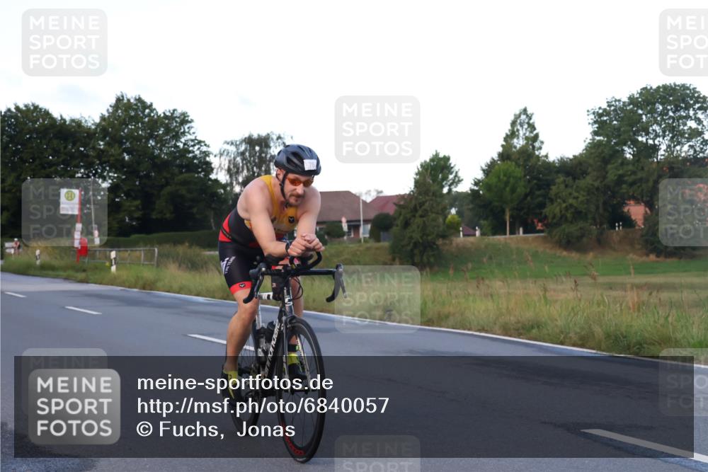 25.08.2024 - Elbe Triathlon Hamburg Fuchs,  Jonas http://msf.ph/oto/6840057 25.08.2024 08:55:44 Radfahren 76, 105 meine-sportfotos.de