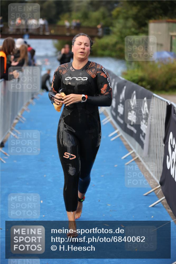 25.08.2024 - Elbe Triathlon Hamburg H.Heesch http://msf.ph/oto/6840062 25.08.2024 08:43:50 Schwimmen 110, 117, 142, 153, 176, 182, 190 meine-sportfotos.de