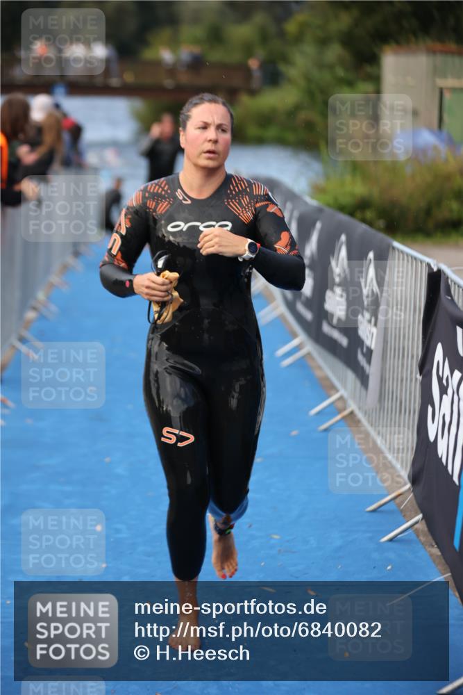 25.08.2024 - Elbe Triathlon Hamburg H.Heesch http://msf.ph/oto/6840082 25.08.2024 08:43:50 Schwimmen 110, 117, 142, 153, 176, 182, 190 meine-sportfotos.de