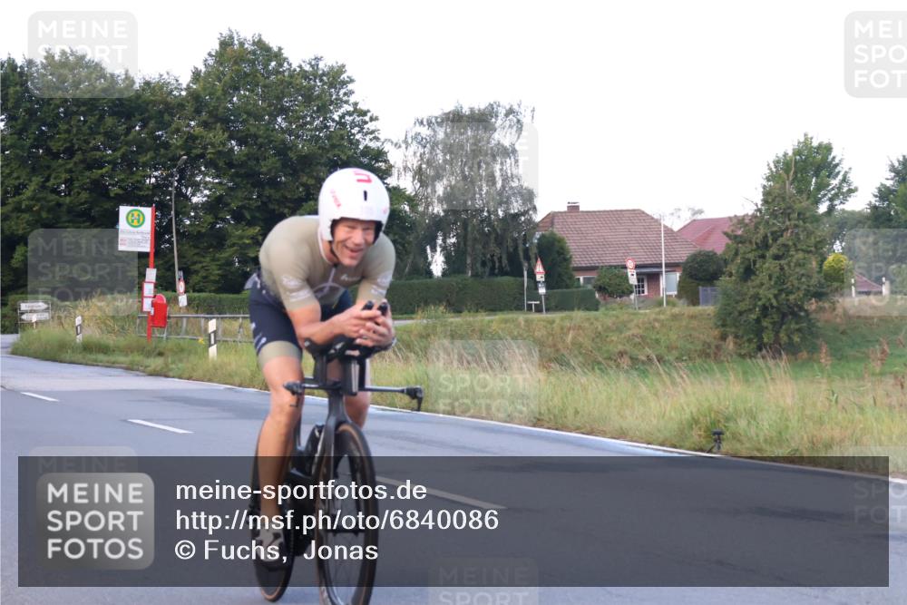 25.08.2024 - Elbe Triathlon Hamburg Fuchs,  Jonas http://msf.ph/oto/6840086 25.08.2024 08:55:47 Radfahren 76, 105 meine-sportfotos.de
