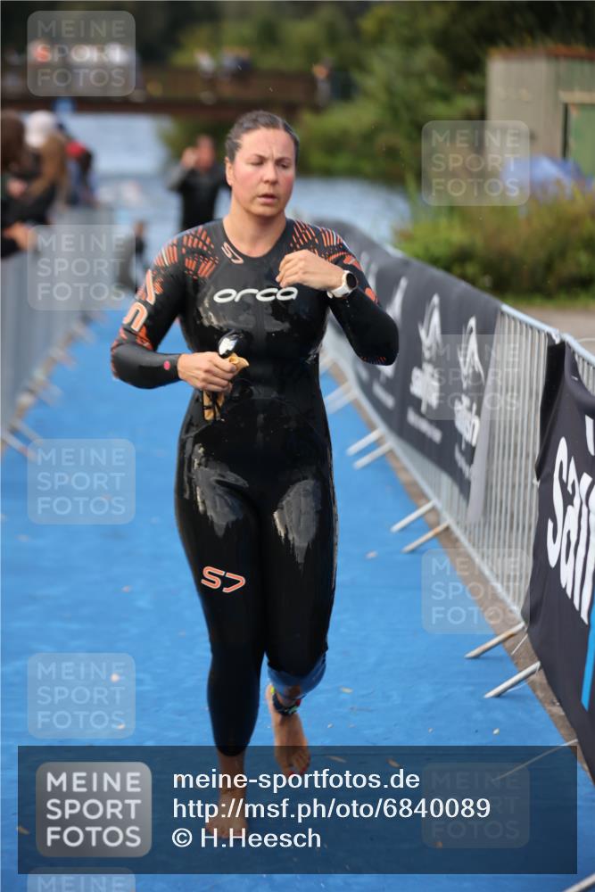 25.08.2024 - Elbe Triathlon Hamburg H.Heesch http://msf.ph/oto/6840089 25.08.2024 08:43:50 Schwimmen 110, 117, 142, 153, 176, 182, 190 meine-sportfotos.de