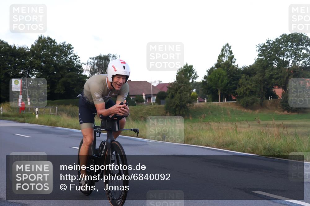 25.08.2024 - Elbe Triathlon Hamburg Fuchs,  Jonas http://msf.ph/oto/6840092 25.08.2024 08:55:48 Radfahren 76, 105, 124 meine-sportfotos.de
