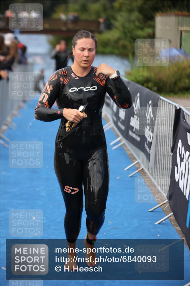 25.08.2024 - Elbe Triathlon Hamburg H.Heesch http://msf.ph/oto/6840093 25.08.2024 08:43:50 Schwimmen 110, 117, 142, 153, 176, 182, 190 meine-sportfotos.de