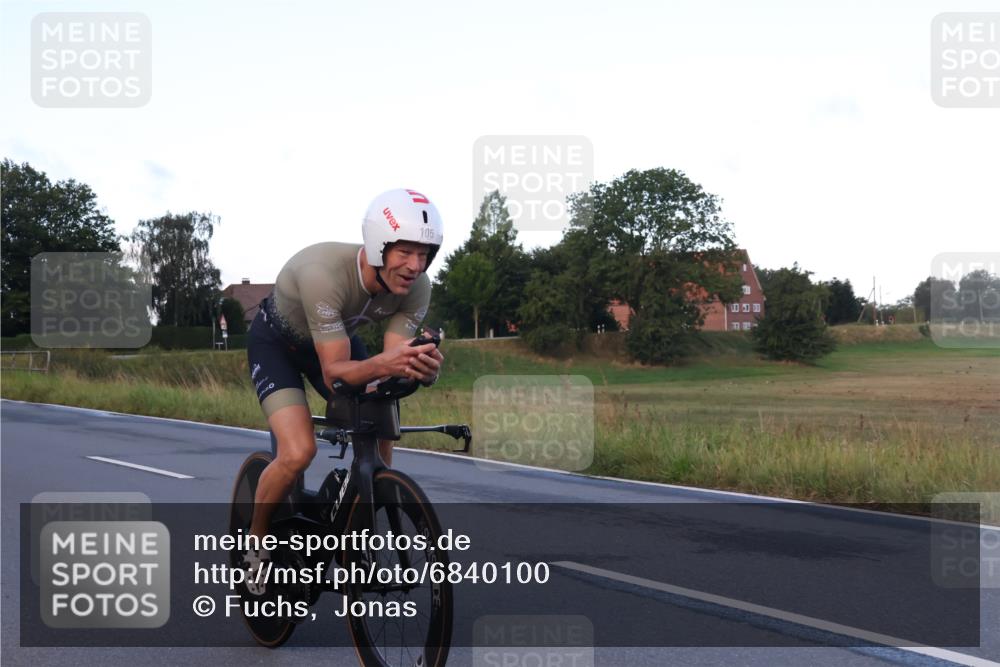 25.08.2024 - Elbe Triathlon Hamburg Fuchs,  Jonas http://msf.ph/oto/6840100 25.08.2024 08:55:48 Radfahren 76, 105, 124 meine-sportfotos.de