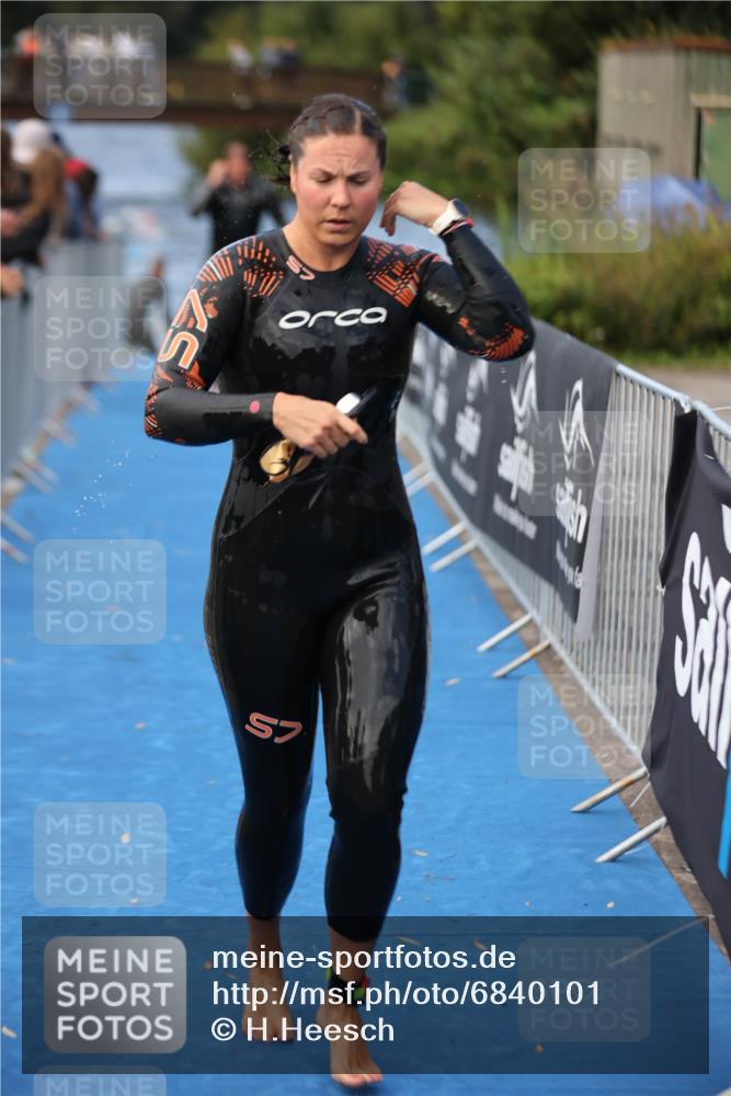 25.08.2024 - Elbe Triathlon Hamburg H.Heesch http://msf.ph/oto/6840101 25.08.2024 08:43:50 Schwimmen 110, 117, 142, 153, 176, 182, 190 meine-sportfotos.de