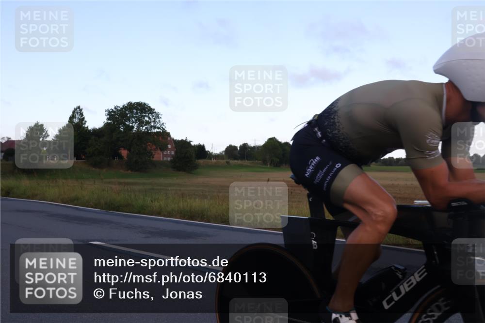 25.08.2024 - Elbe Triathlon Hamburg Fuchs,  Jonas http://msf.ph/oto/6840113 25.08.2024 08:55:48 Radfahren 76, 105, 124 meine-sportfotos.de