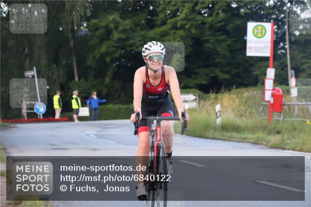 25.08.2024 - Elbe Triathlon Hamburg Fuchs,  Jonas http://msf.ph/oto/6840122 25.08.2024 08:55:53 Radfahren 105, 124 meine-sportfotos.de