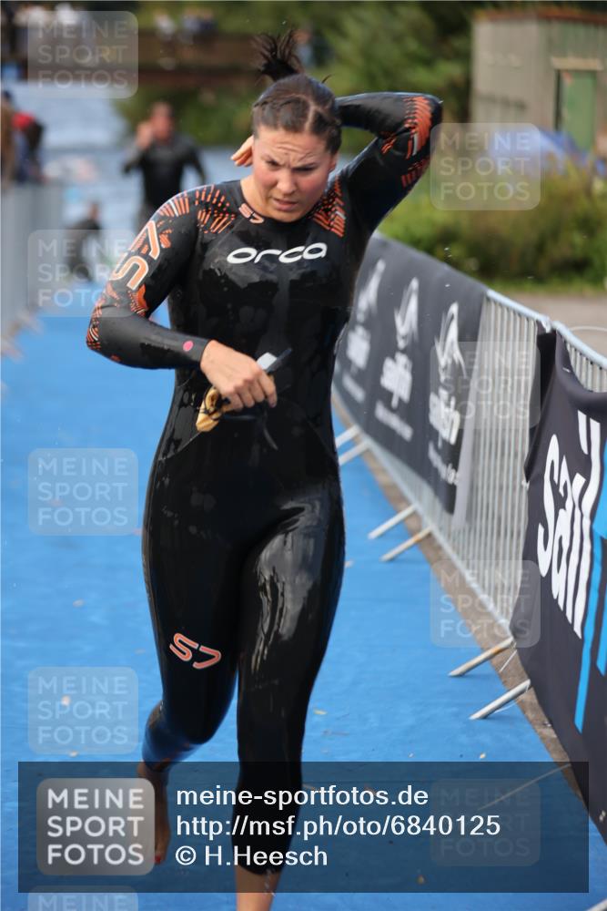 25.08.2024 - Elbe Triathlon Hamburg H.Heesch http://msf.ph/oto/6840125 25.08.2024 08:43:50 Schwimmen 110, 117, 142, 153, 176, 182, 190 meine-sportfotos.de