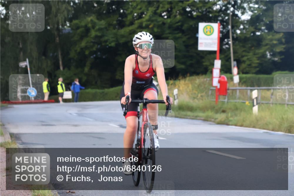25.08.2024 - Elbe Triathlon Hamburg Fuchs,  Jonas http://msf.ph/oto/6840126 25.08.2024 08:55:54 Radfahren 124 meine-sportfotos.de