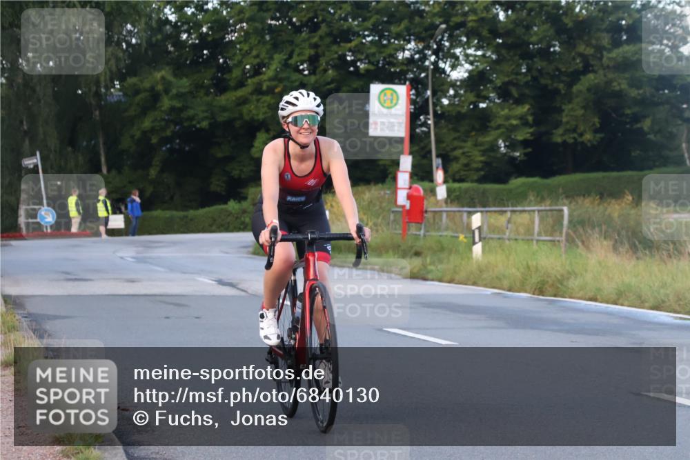 25.08.2024 - Elbe Triathlon Hamburg Fuchs,  Jonas http://msf.ph/oto/6840130 25.08.2024 08:55:54 Radfahren 124 meine-sportfotos.de