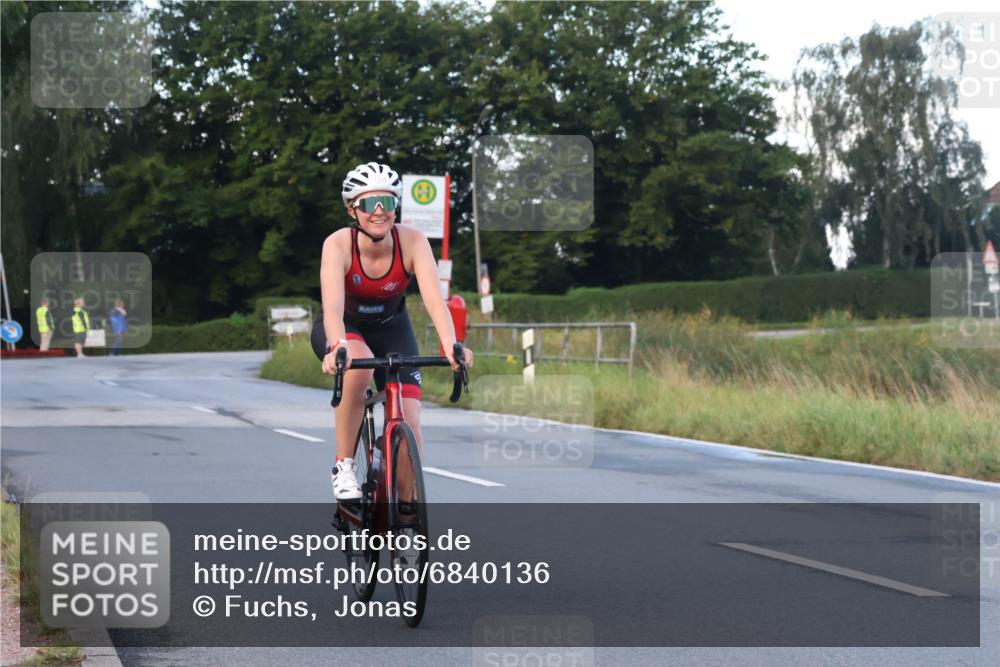 25.08.2024 - Elbe Triathlon Hamburg Fuchs,  Jonas http://msf.ph/oto/6840136 25.08.2024 08:55:54 Radfahren 124 meine-sportfotos.de