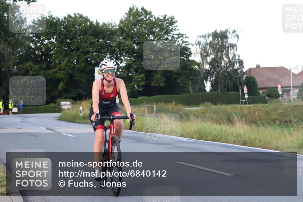 25.08.2024 - Elbe Triathlon Hamburg Fuchs,  Jonas http://msf.ph/oto/6840142 25.08.2024 08:55:54 Radfahren 124 meine-sportfotos.de
