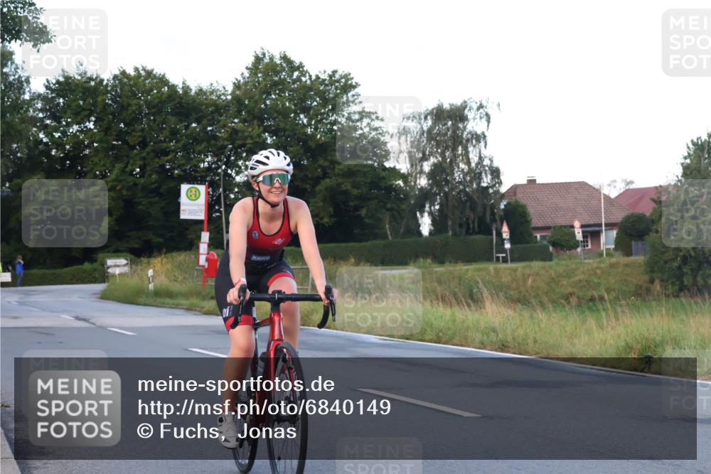 25.08.2024 - Elbe Triathlon Hamburg Fuchs,  Jonas http://msf.ph/oto/6840149 25.08.2024 08:55:54 Radfahren 124 meine-sportfotos.de