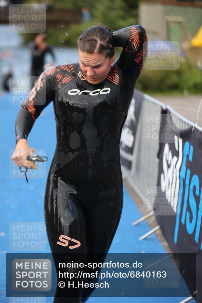 25.08.2024 - Elbe Triathlon Hamburg H.Heesch http://msf.ph/oto/6840163 25.08.2024 08:43:51 Schwimmen 110, 117, 142, 153, 176, 182, 190 meine-sportfotos.de