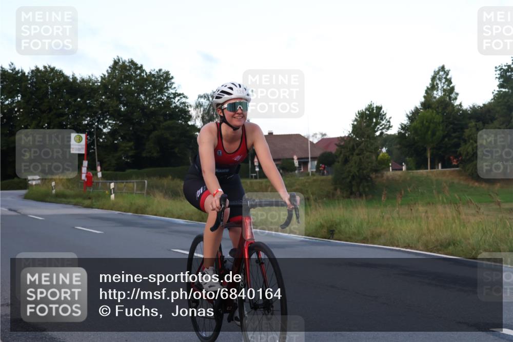 25.08.2024 - Elbe Triathlon Hamburg Fuchs,  Jonas http://msf.ph/oto/6840164 25.08.2024 08:55:54 Radfahren 124 meine-sportfotos.de