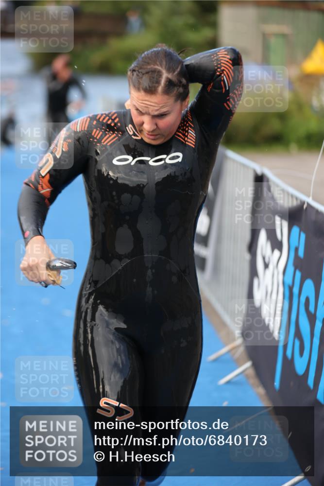 25.08.2024 - Elbe Triathlon Hamburg H.Heesch http://msf.ph/oto/6840173 25.08.2024 08:43:51 Schwimmen 110, 117, 142, 153, 176, 182, 190 meine-sportfotos.de