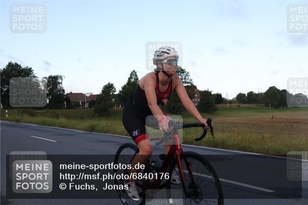 25.08.2024 - Elbe Triathlon Hamburg Fuchs,  Jonas http://msf.ph/oto/6840176 25.08.2024 08:55:55 Radfahren 124 meine-sportfotos.de