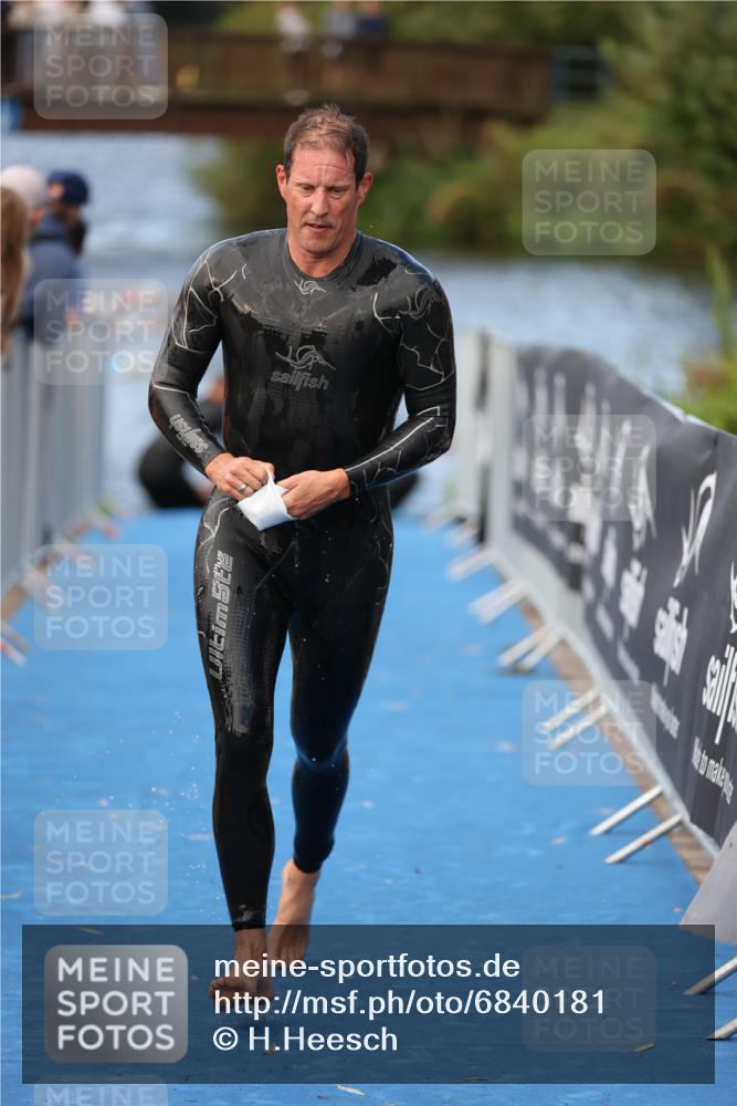 25.08.2024 - Elbe Triathlon Hamburg H.Heesch http://msf.ph/oto/6840181 25.08.2024 08:43:53 Schwimmen 110, 117, 153, 172, 176, 182, 190 meine-sportfotos.de
