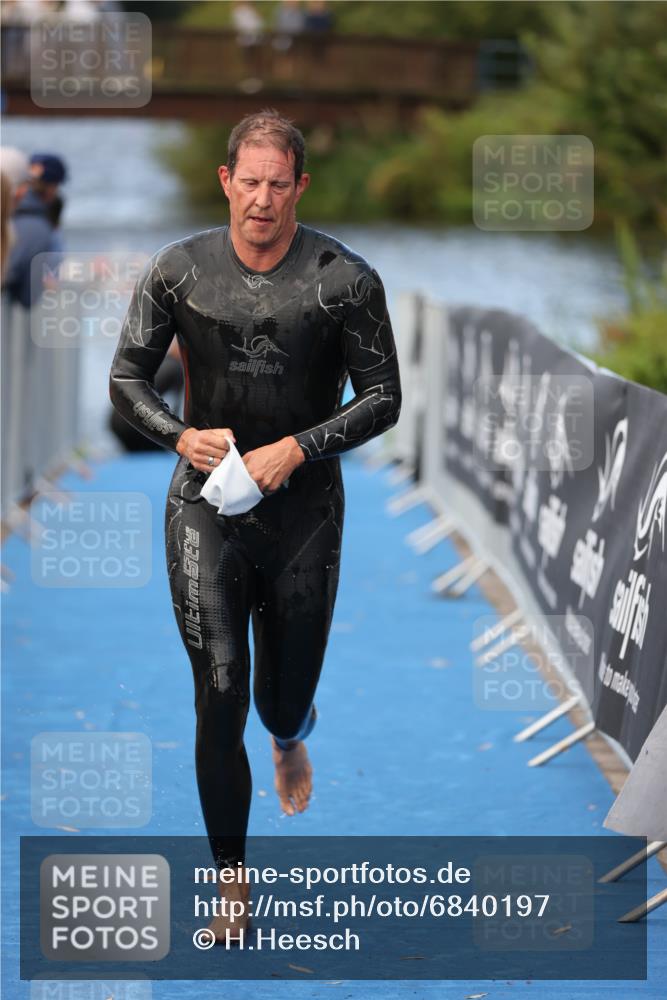 25.08.2024 - Elbe Triathlon Hamburg H.Heesch http://msf.ph/oto/6840197 25.08.2024 08:43:53 Schwimmen 110, 117, 153, 172, 176, 182, 190 meine-sportfotos.de