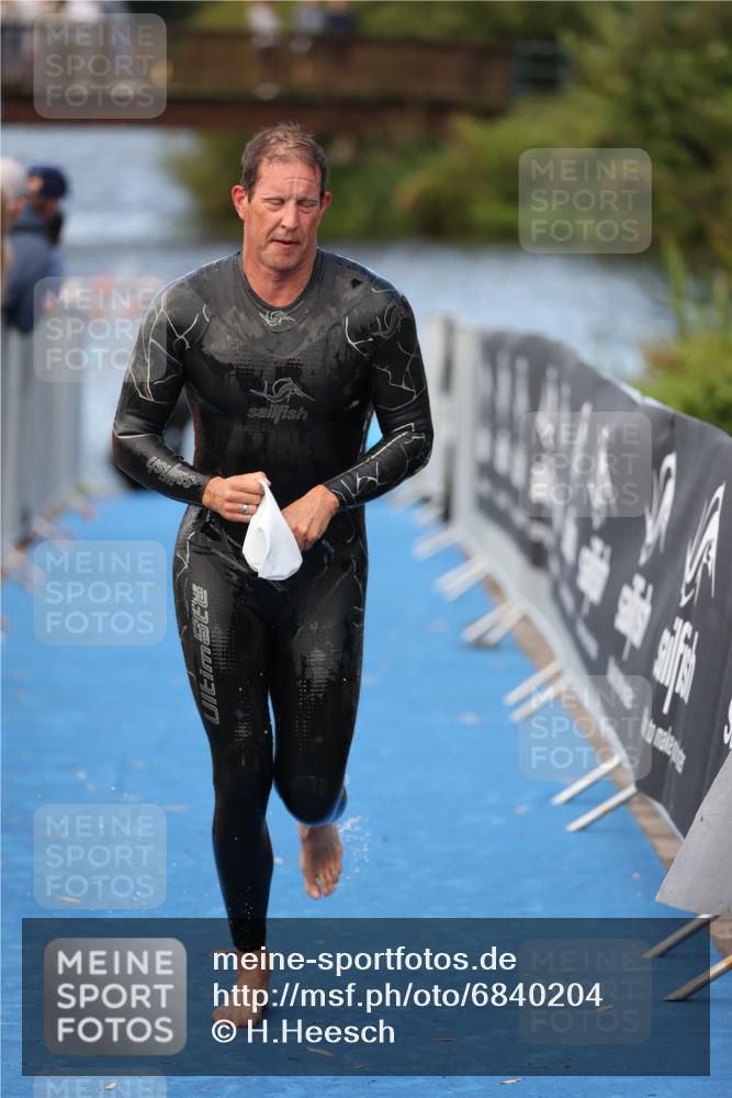 25.08.2024 - Elbe Triathlon Hamburg H.Heesch http://msf.ph/oto/6840204 25.08.2024 08:43:53 Schwimmen 110, 117, 153, 172, 176, 182, 190 meine-sportfotos.de