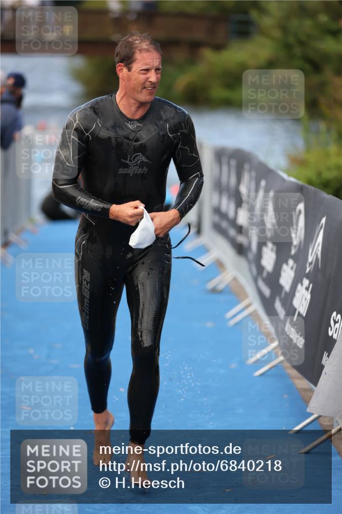 25.08.2024 - Elbe Triathlon Hamburg H.Heesch http://msf.ph/oto/6840218 25.08.2024 08:43:54 Schwimmen 110, 153, 172, 176, 182, 190 meine-sportfotos.de