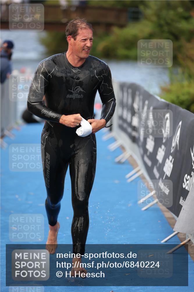 25.08.2024 - Elbe Triathlon Hamburg H.Heesch http://msf.ph/oto/6840224 25.08.2024 08:43:54 Schwimmen 110, 153, 172, 176, 182, 190 meine-sportfotos.de
