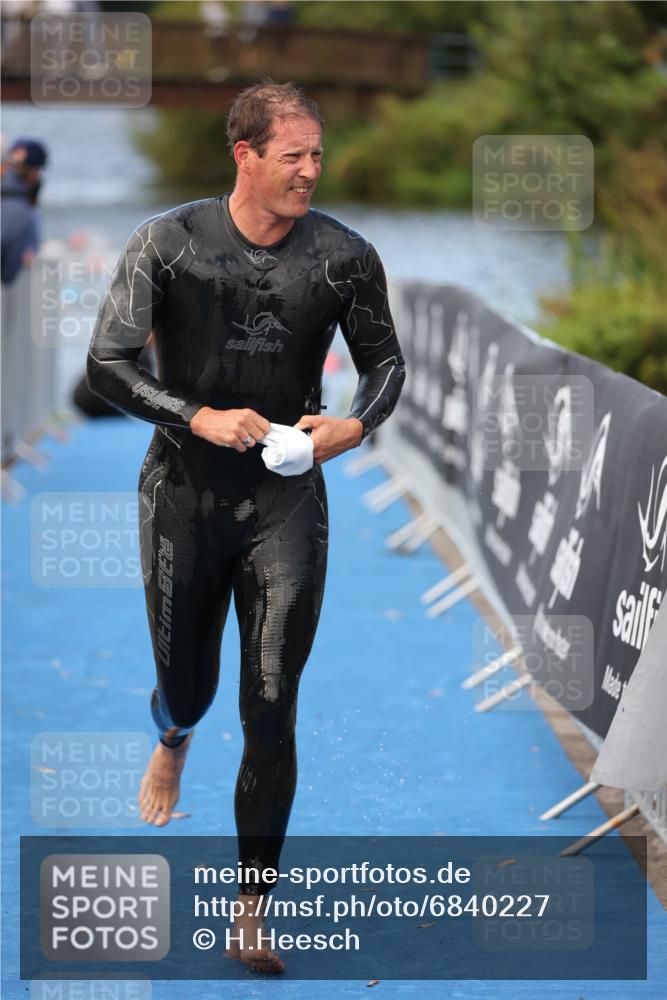 25.08.2024 - Elbe Triathlon Hamburg H.Heesch http://msf.ph/oto/6840227 25.08.2024 08:43:54 Schwimmen 110, 153, 172, 176, 182, 190 meine-sportfotos.de