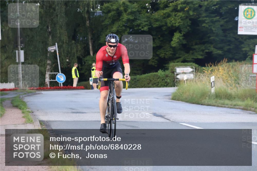 25.08.2024 - Elbe Triathlon Hamburg Fuchs,  Jonas http://msf.ph/oto/6840228 25.08.2024 08:56:11 Radfahren 84, 77 meine-sportfotos.de