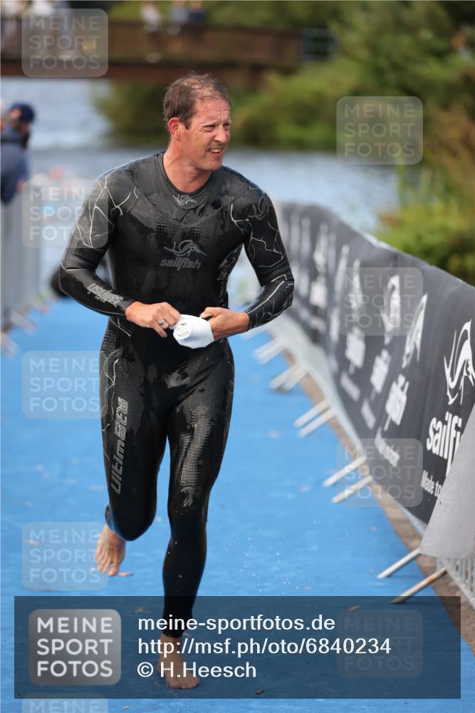 25.08.2024 - Elbe Triathlon Hamburg H.Heesch http://msf.ph/oto/6840234 25.08.2024 08:43:54 Schwimmen 110, 153, 172, 176, 182, 190 meine-sportfotos.de