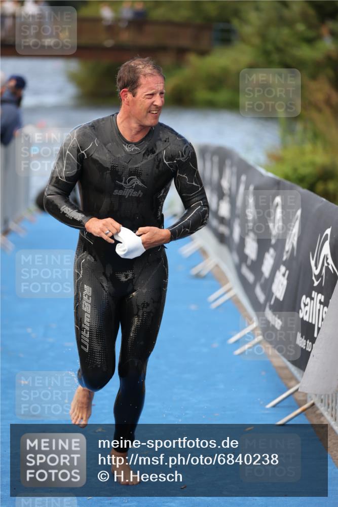 25.08.2024 - Elbe Triathlon Hamburg H.Heesch http://msf.ph/oto/6840238 25.08.2024 08:43:54 Schwimmen 110, 153, 172, 176, 182, 190 meine-sportfotos.de