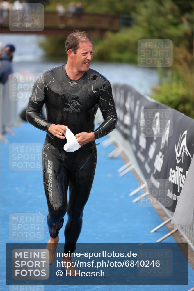25.08.2024 - Elbe Triathlon Hamburg H.Heesch http://msf.ph/oto/6840246 25.08.2024 08:43:54 Schwimmen 110, 153, 172, 176, 182, 190 meine-sportfotos.de