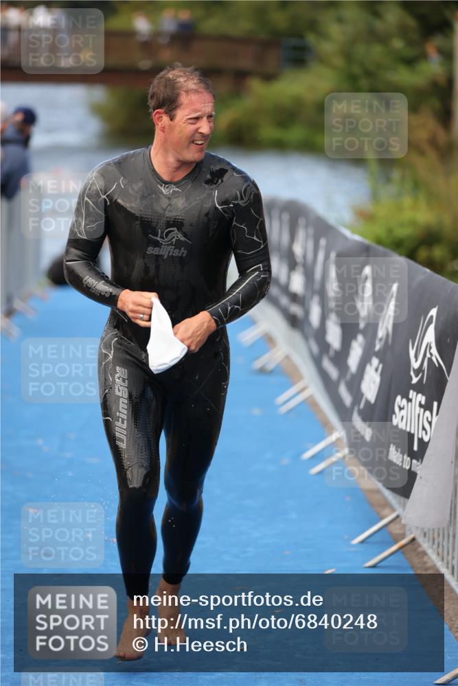 25.08.2024 - Elbe Triathlon Hamburg H.Heesch http://msf.ph/oto/6840248 25.08.2024 08:43:54 Schwimmen 110, 153, 172, 176, 182, 190 meine-sportfotos.de