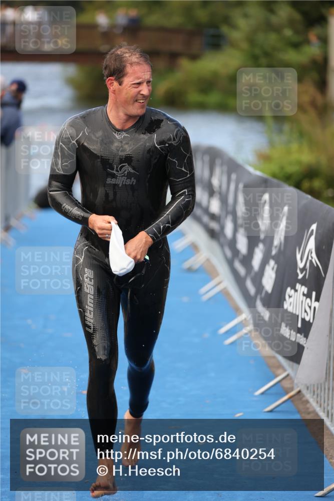 25.08.2024 - Elbe Triathlon Hamburg H.Heesch http://msf.ph/oto/6840254 25.08.2024 08:43:54 Schwimmen 110, 153, 172, 176, 182, 190 meine-sportfotos.de