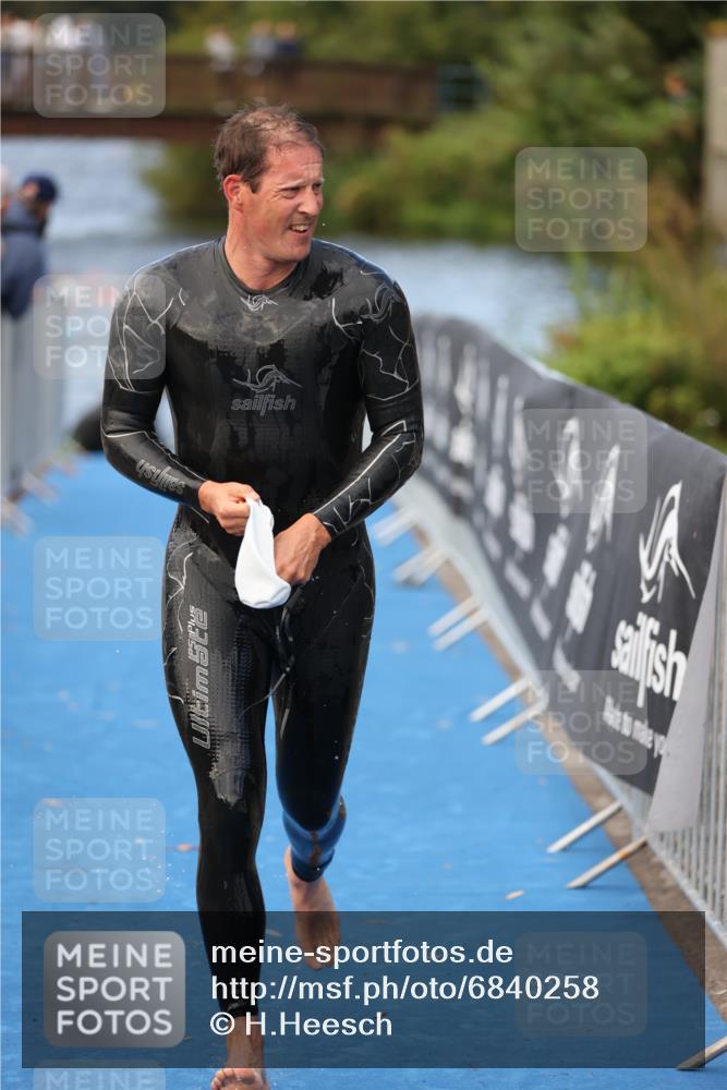 25.08.2024 - Elbe Triathlon Hamburg H.Heesch http://msf.ph/oto/6840258 25.08.2024 08:43:54 Schwimmen 110, 153, 172, 176, 182, 190 meine-sportfotos.de