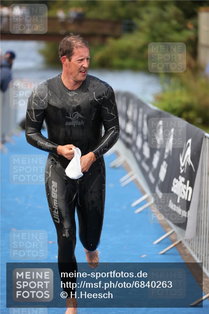 25.08.2024 - Elbe Triathlon Hamburg H.Heesch http://msf.ph/oto/6840263 25.08.2024 08:43:54 Schwimmen 110, 153, 172, 176, 182, 190 meine-sportfotos.de