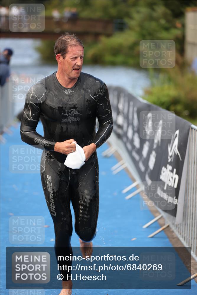 25.08.2024 - Elbe Triathlon Hamburg H.Heesch http://msf.ph/oto/6840269 25.08.2024 08:43:54 Schwimmen 110, 153, 172, 176, 182, 190 meine-sportfotos.de