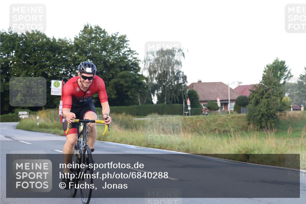 25.08.2024 - Elbe Triathlon Hamburg Fuchs,  Jonas http://msf.ph/oto/6840288 25.08.2024 08:56:12 Radfahren 77 meine-sportfotos.de