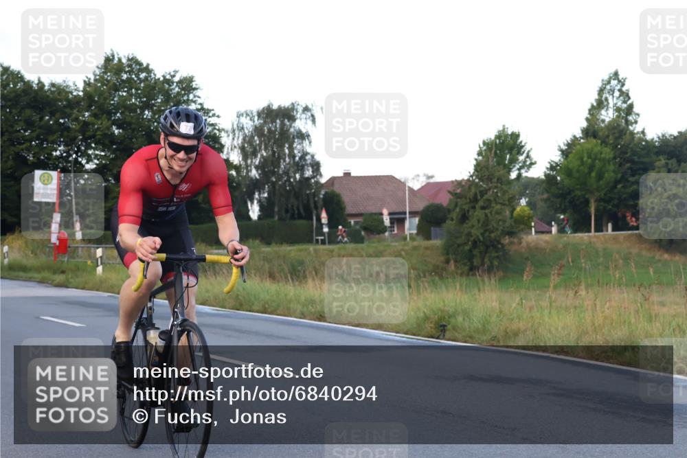 25.08.2024 - Elbe Triathlon Hamburg Fuchs,  Jonas http://msf.ph/oto/6840294 25.08.2024 08:56:12 Radfahren 77 meine-sportfotos.de