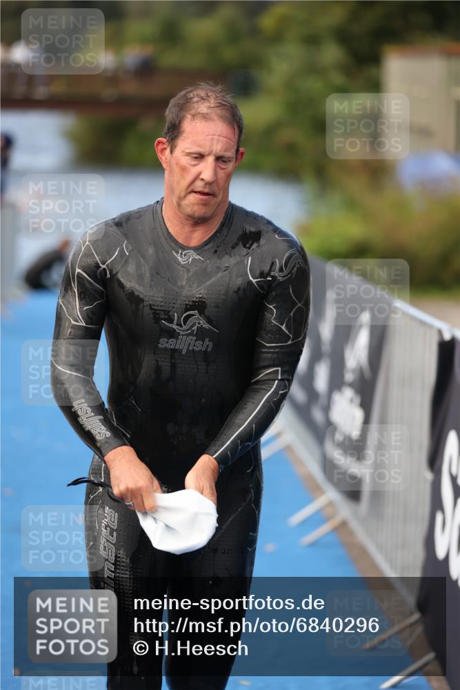 25.08.2024 - Elbe Triathlon Hamburg H.Heesch http://msf.ph/oto/6840296 25.08.2024 08:43:55 Schwimmen 110, 153, 172, 176, 182, 190 meine-sportfotos.de