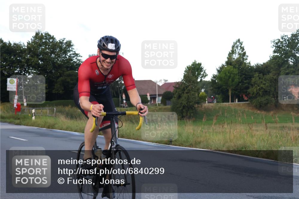 25.08.2024 - Elbe Triathlon Hamburg Fuchs,  Jonas http://msf.ph/oto/6840299 25.08.2024 08:56:12 Radfahren 77 meine-sportfotos.de