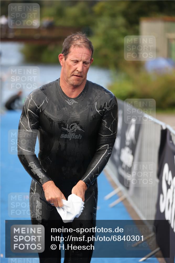 25.08.2024 - Elbe Triathlon Hamburg H.Heesch http://msf.ph/oto/6840301 25.08.2024 08:43:55 Schwimmen 110, 153, 172, 176, 182, 190 meine-sportfotos.de