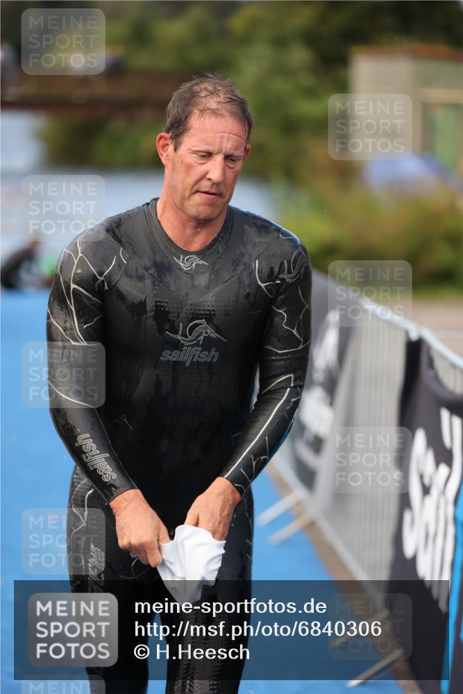 25.08.2024 - Elbe Triathlon Hamburg H.Heesch http://msf.ph/oto/6840306 25.08.2024 08:43:55 Schwimmen 110, 153, 172, 176, 182, 190 meine-sportfotos.de
