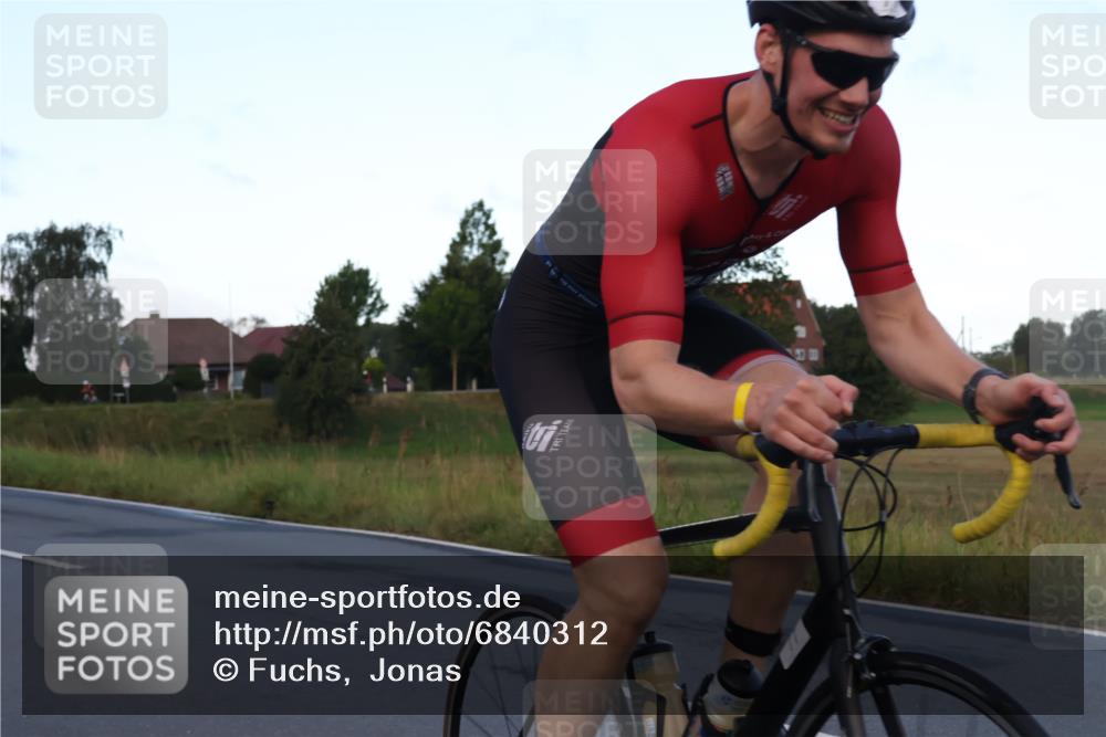 25.08.2024 - Elbe Triathlon Hamburg Fuchs,  Jonas http://msf.ph/oto/6840312 25.08.2024 08:56:13 Radfahren 77 meine-sportfotos.de