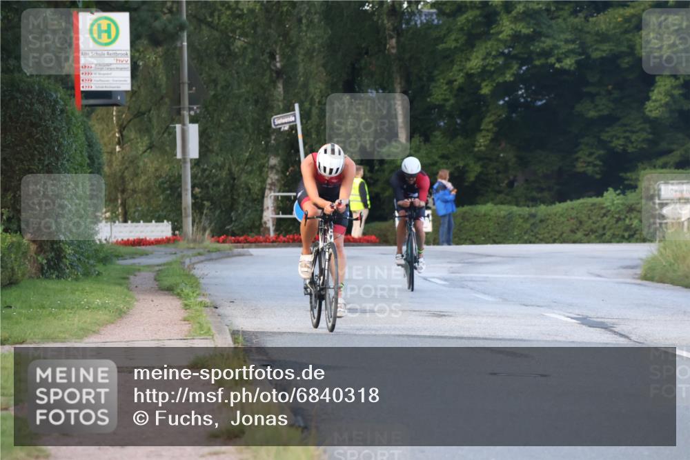 25.08.2024 - Elbe Triathlon Hamburg Fuchs,  Jonas http://msf.ph/oto/6840318 25.08.2024 08:56:22 Radfahren 122, 60 meine-sportfotos.de