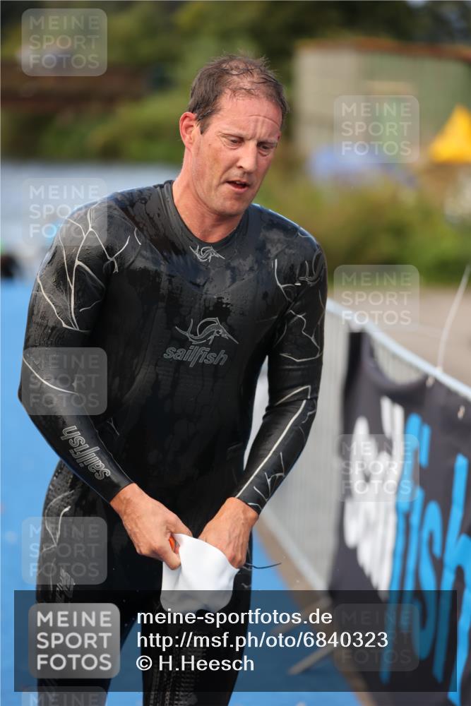 25.08.2024 - Elbe Triathlon Hamburg H.Heesch http://msf.ph/oto/6840323 25.08.2024 08:43:55 Schwimmen 110, 153, 172, 176, 182, 190 meine-sportfotos.de