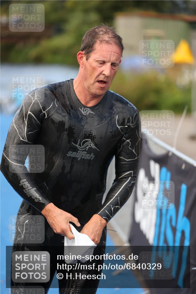 25.08.2024 - Elbe Triathlon Hamburg H.Heesch http://msf.ph/oto/6840329 25.08.2024 08:43:55 Schwimmen 110, 153, 172, 176, 182, 190 meine-sportfotos.de