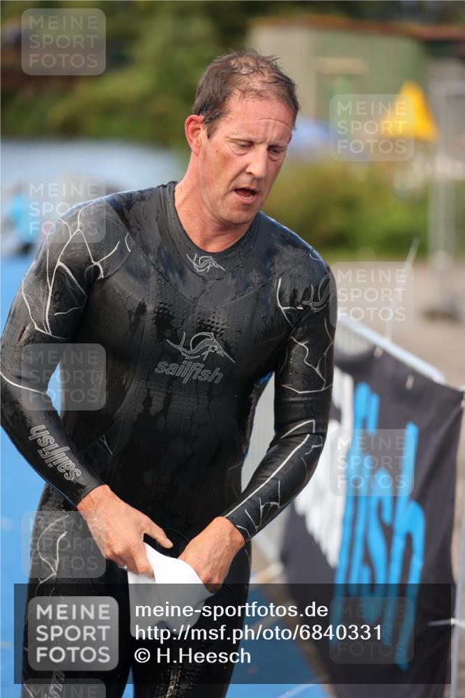 25.08.2024 - Elbe Triathlon Hamburg H.Heesch http://msf.ph/oto/6840331 25.08.2024 08:43:55 Schwimmen 110, 153, 172, 176, 182, 190 meine-sportfotos.de