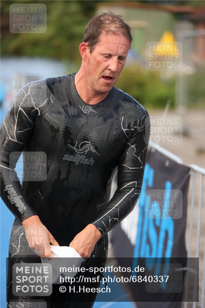 25.08.2024 - Elbe Triathlon Hamburg H.Heesch http://msf.ph/oto/6840337 25.08.2024 08:43:55 Schwimmen 110, 153, 172, 176, 182, 190 meine-sportfotos.de