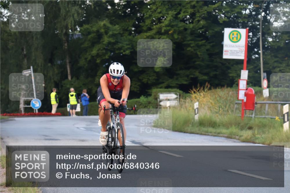 25.08.2024 - Elbe Triathlon Hamburg Fuchs,  Jonas http://msf.ph/oto/6840346 25.08.2024 08:56:23 Radfahren 122, 60 meine-sportfotos.de