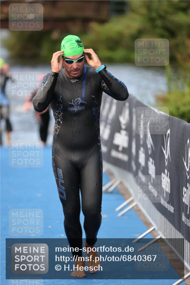 25.08.2024 - Elbe Triathlon Hamburg H.Heesch http://msf.ph/oto/6840367 25.08.2024 08:44:06 Schwimmen 110, 139, 172, 176, 182 meine-sportfotos.de